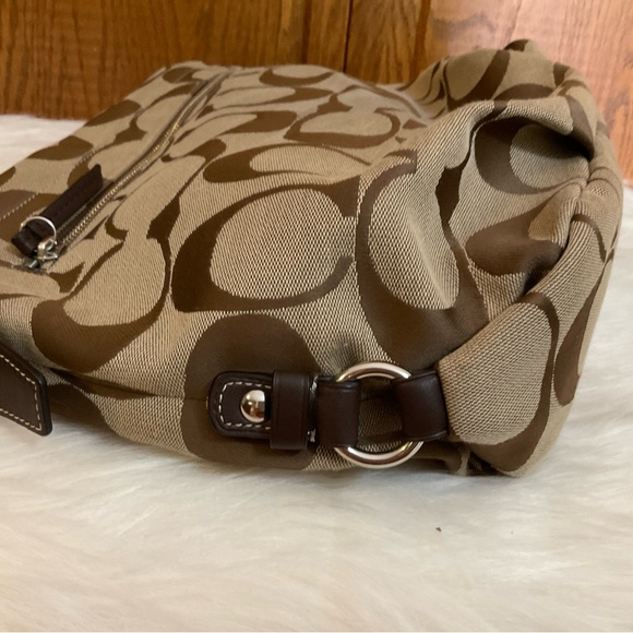 Authentic COACH signature shoulder bag EUC - Picture 5 of 9